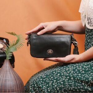 COACH Black Turnlock Crossbody in Glovetanned Leather